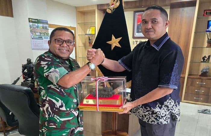 kajari_medan_ridwan_sujana_angsar_perkuat_sinergi_dengan_kodam_ibb
