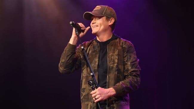 vokalis_3_doors_down_brad_arnold_meninggal_dunia_usia_47_tahun_akibat_kanker_ginjal_stadium_4