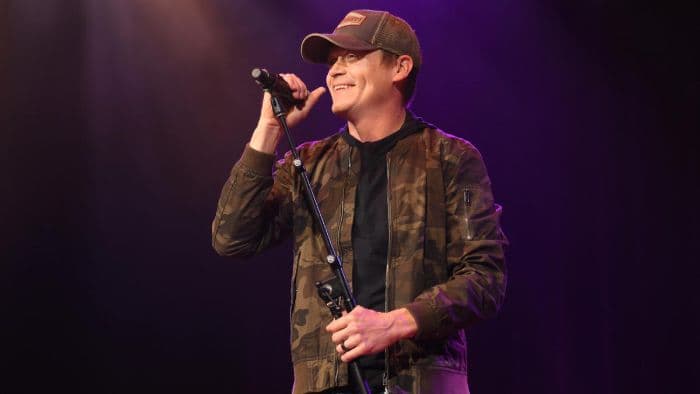 vokalis_band_rock_3_doors_down_meninggal_dunia