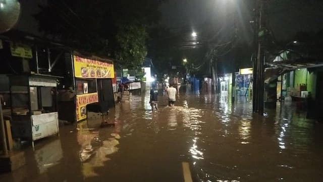 hujan_deras_semalaman_sejumlah_wilayah_jakarta_selatan_terendam_banjir