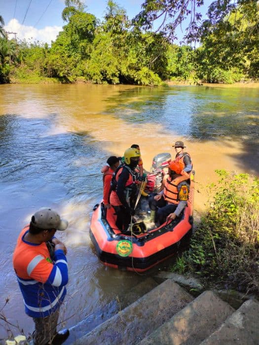 balita_korban_minibus_terjun_ke_sungai_di_palas_belum_ditemukan