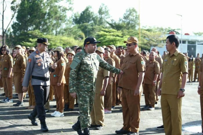 bupati_pakpak_bharat_tegaskan_asn_harus_tingkatkan_dedikasi_dan_disiplin