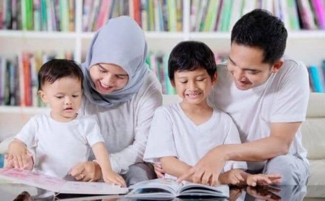 pentingnya_peran_orang_tua_dalam_membimbing_anak_membaca_buku