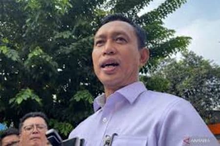 bulog_pastikan_stok_kemasan_beras_aman_di_tengah_isu_kelangkaan_plastik