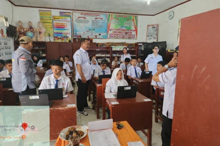 gangguan_server_warnai_tka_smp_di_sidamanik_ujian_tetap_berjalan
