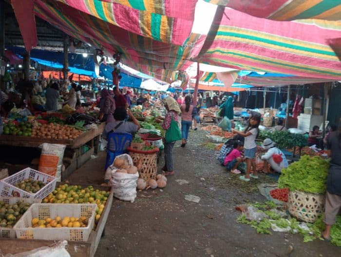 harga_bahan_pokok_di_pasar_pangururan_relatif_stabil_minyakita_dan_komoditas_lainnya_alami_fluktuasi