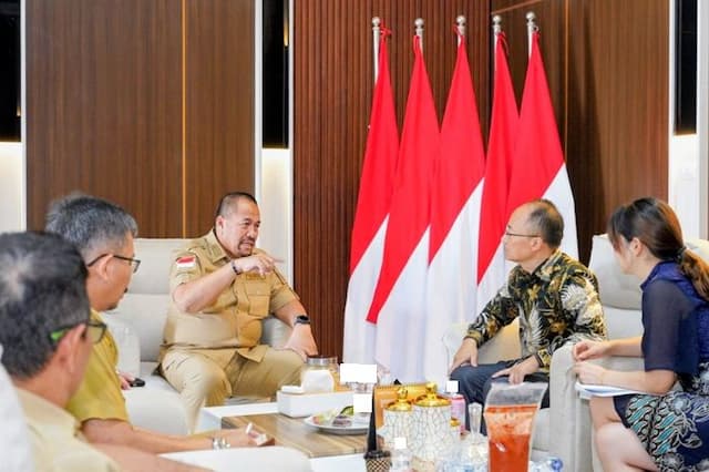 konjen_tiongkok_tertarik_investasi_di_batu_bara_bupati_baharuddin_tawarkan_kawasan_industri_kuala_tanjung