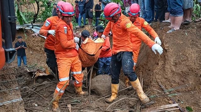 longsor_sembahe_telan_5_korban_jiwa_tim_sar_medan_resmi_tutup_operasi_pencarian