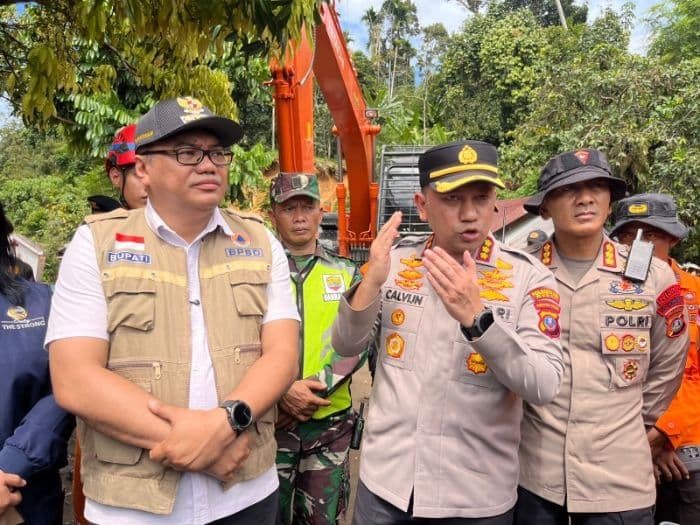 polisi_isolasi_lokasi_longsor_sembahe_warga_diminta_menjauh