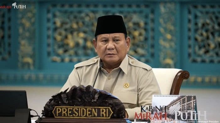 prabowo_kumpulkan_menteri_dan_dirut_bumn_di_istana_bahas_situasi_geopolitik_global