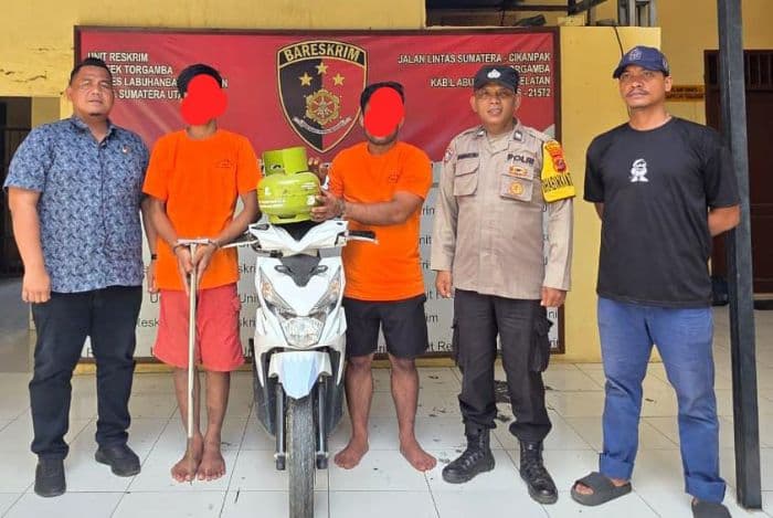 dua_pelaku_pembobol_rumah_di_desa_aek_batu_ditangkap_polsek_torgamba