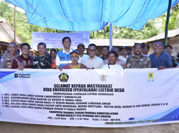 80_tahun_indonesia_merdeka_warga_desa_satahi_nauli_akhirnya_nikmati_listrik
