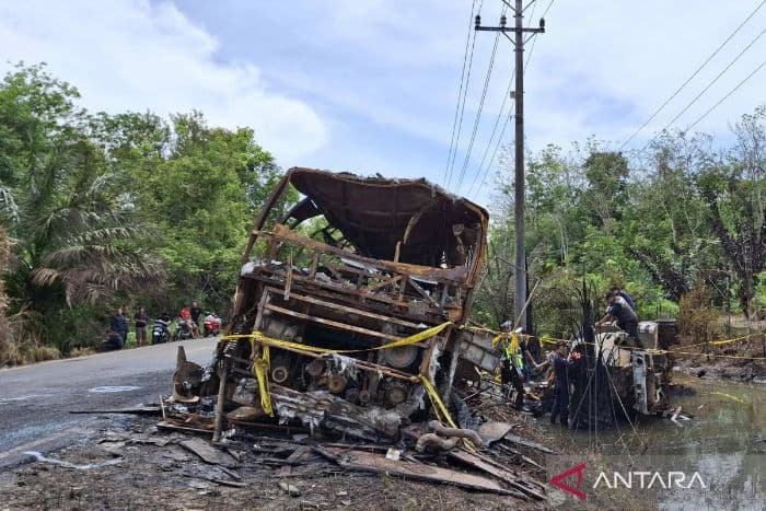 als_berangkatkan_enam_keluarga_korban_bus_terbakar_ke_palembang_untuk_tes_dna