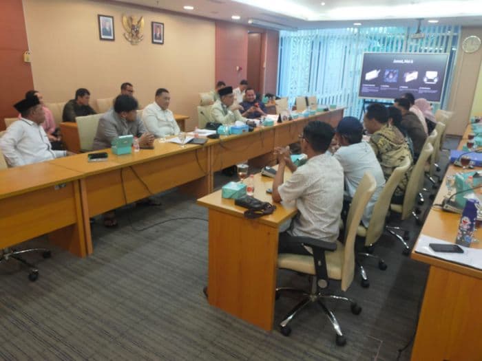 dprd_sumut_soroti_polemik_kip_kuliah_di_stikes_mitra_sejati