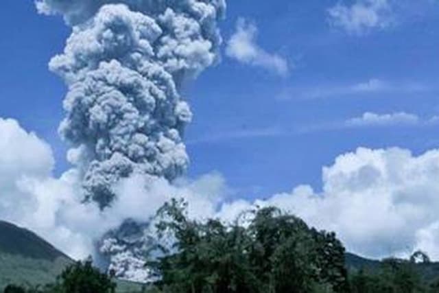 gunung_dukono_di_halmahera_utara_erupsi_dua_orang_meninggal