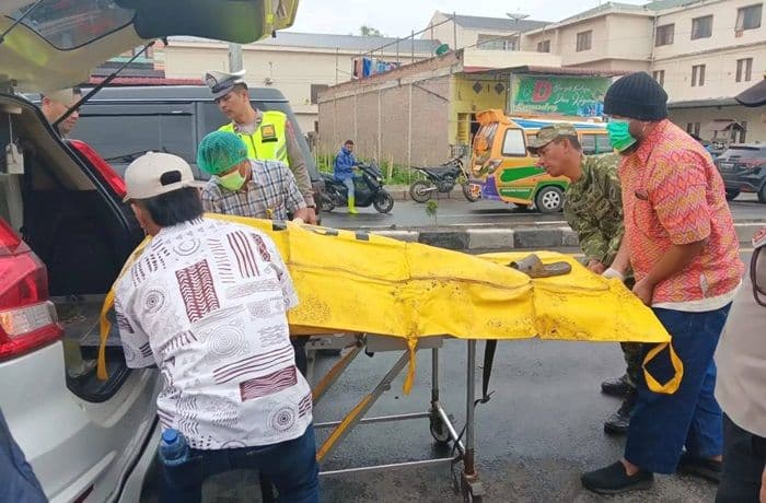 heboh_pria_di_berastagi_ditemukan_tewas_di_dalam_parit_depan_greenhouse