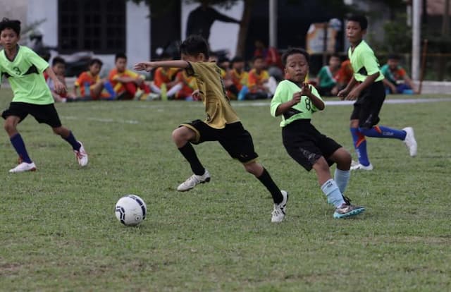 liga_sepak_bola_usia_dini_diikuti_21_sd_di_kota_pematangsiantar