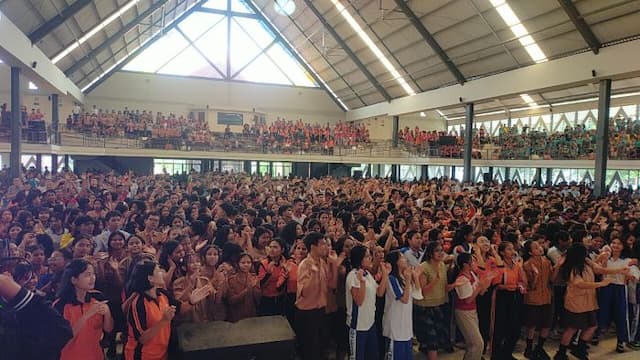 ribuan_pemuda_dan_pelajar_hadiri_kkr_surga_terbuka_di_simalungun