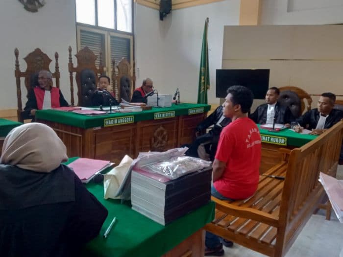 tikam_anak_kepling_di_sunggal_hingga_tewas_pemuda_ini_diadili_di_pn_medan