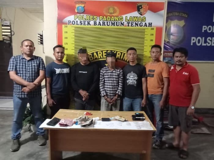 polisi_gerebek_rumah_kontrakan_di_palas_bandar_dan_pembeli_sabu_ditangkap