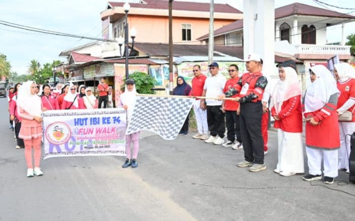 wakil_bupati_tapteng_ajak_ibi_tingkatkan_kualitas_layanan_ibu_dan_anak