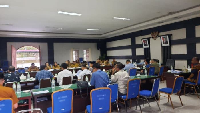 banmus_dprd_simalungun_bahas_jadwal_ulang_paripurna_rekomendasi_pansus_lkpj_2025
