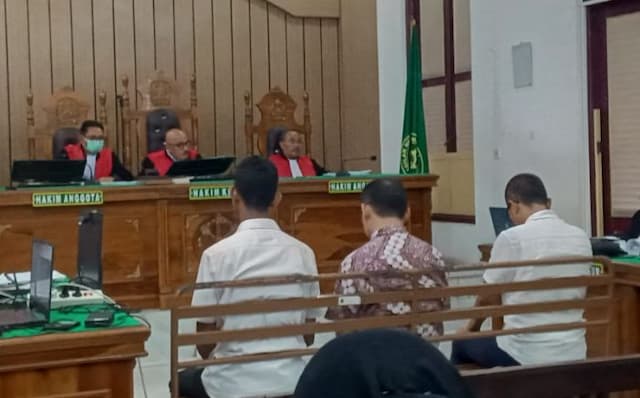 hakim_pn_medan_tunda_sidang_putusan_tiga_terdakwa_kasus_suap_djka_