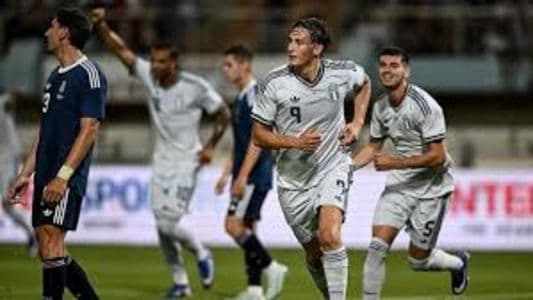 italia_taklukkan_yunani_10_gol_esposito_jadi_pembeda_meski_reggiani_dikartu_merah