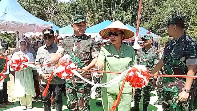 kasad_jenderal_tni_maruli_simanjuntak_resmikan_jembatan_di_desa_lubuk_ampolu