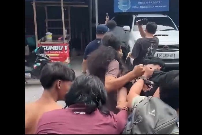 markas_begal_di_marelan_digerebek_8_pelaku_ditangkap_3_ditembak_tim_urc_polda_sumut