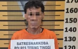pria_penyalahguna_narkoba_di_tebing_tinggi_ditangkap_polisi_dari_rumahnya_