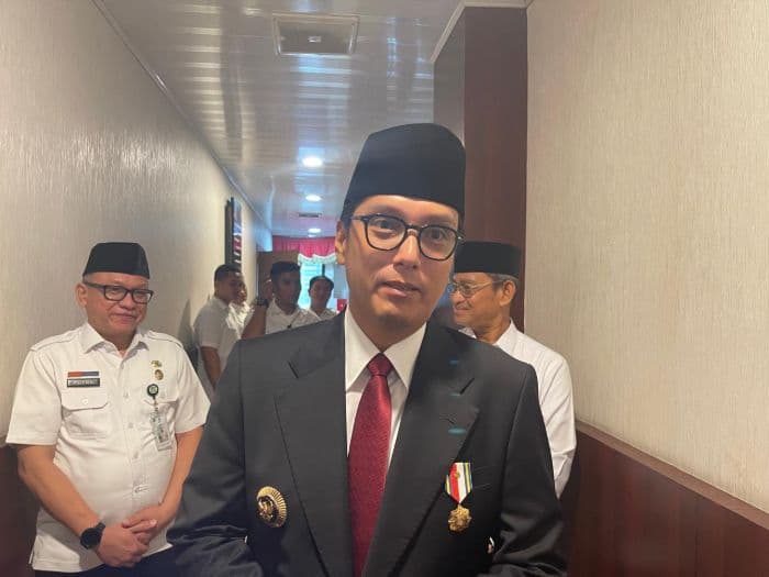 rico_waas_fokuskan_dana_kelurahan_untuk_perbaikan_jalan_dan_drainase