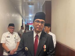rico_waas_fokuskan_dana_kelurahan_untuk_perbaikan_jalan_dan_drainase