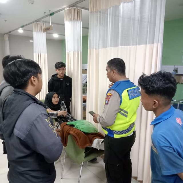 tabrakan_dua_sepeda_motor_di_kapten_sumarsono_sunggal_satu_tewas