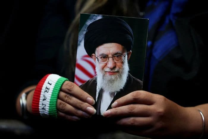 as_serang_iran_di_tengah_prosesi_pemakaman_ayatollah_ali_khamenei