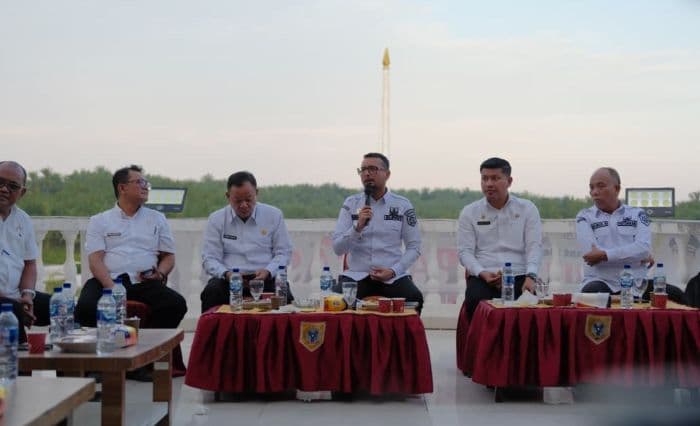 bupati_fery_ingatkan_sinergi_seluruh_perangkat_daerah_dalam_persiapan_hut_ke18_labusel_