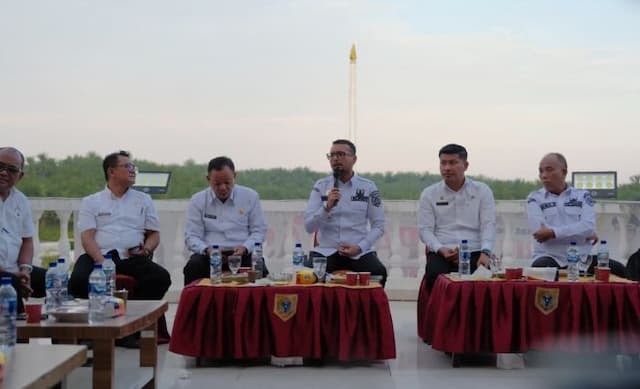 bupati_fery_ingatkan_sinergi_seluruh_perangkat_daerah_dalam_persiapan_hut_ke18_labusel_