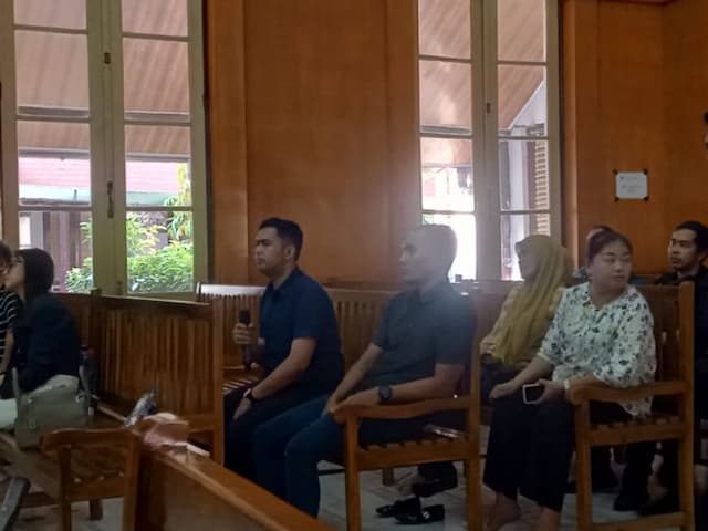 hakim_pn_medan_perintahkan_jpu_panggil_paksa_baron_dan_iskandar_di_sidang_kasus_korupsi_smartboard