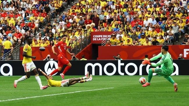 swiss_dan_kolombia_saling_tekan_babak_pertama_berakhir_tanpa_gol_