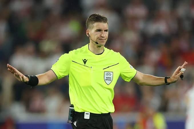 wasit_asal_prancis_dikritik_warganet_saat_pimpin_laga_argentina_vs_mesir