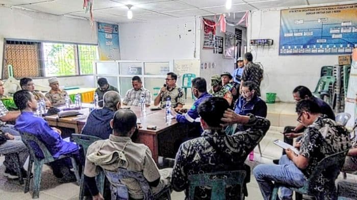 banjir_di_desa_gambus_capai_80_cm_pemerintah_sepakat_alihkan_aliran_sungai_dalu_dalu