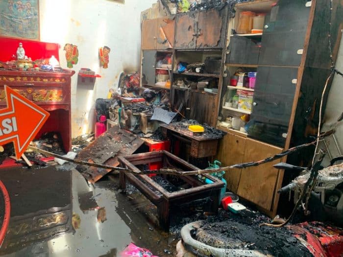 kebakaran_tiga_rumah_di_medan_area_seorang_perempuan_tewas