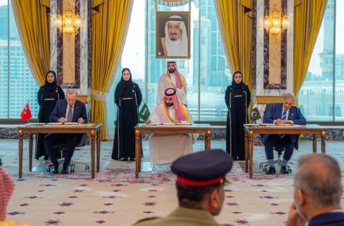 saudi_turki_pakistan_bentuk_pakta_pertahanan_bersama