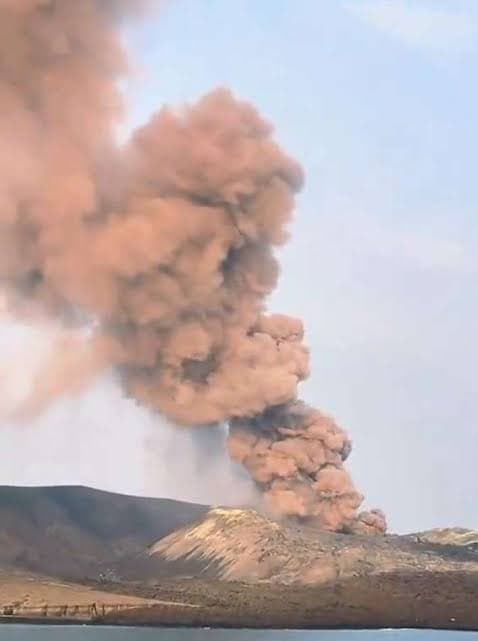 bmkg_abu_vulkanik_anak_krakatau_bergerak_ke_barat_daya_jakarta_tak_lagi_terdampak