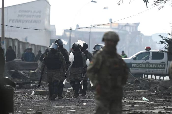 ledakan_barak_militer_bolivia_tewaskan_9_orang