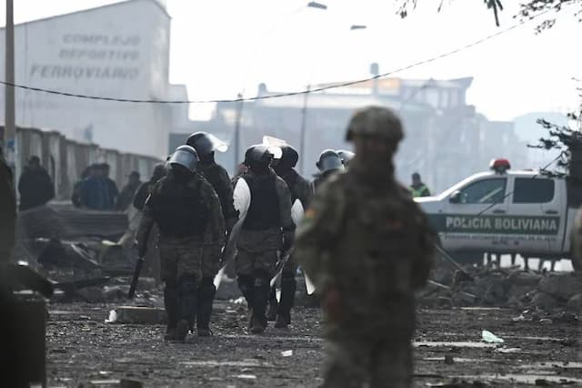 ledakan_barak_militer_bolivia_tewaskan_9_orang