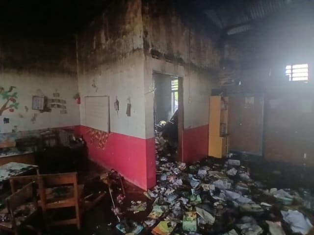 sd_negeri_033912_di_sidikalang_hangus_terbakar_