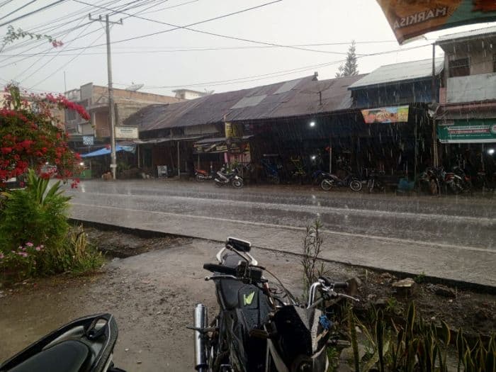 warga_porsea_bersyukur_hujan_turun_udara_kembali_segar