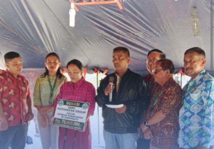 korban_kebakaran_di_desa_simarmata_samosir_dapat_bantuan_tali_asih