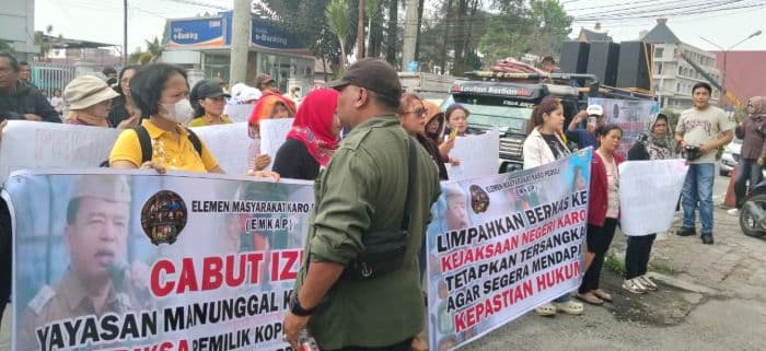 dua_bulan_tanpa_kejelasan_orang_tua_korban_keracunan_mbg_geruduk_dprd_karo